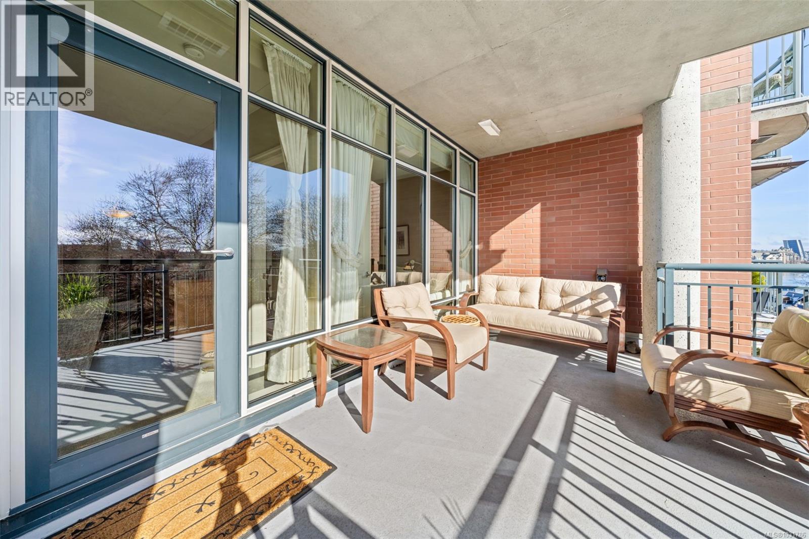 #628 21 DALLAS RD - 18