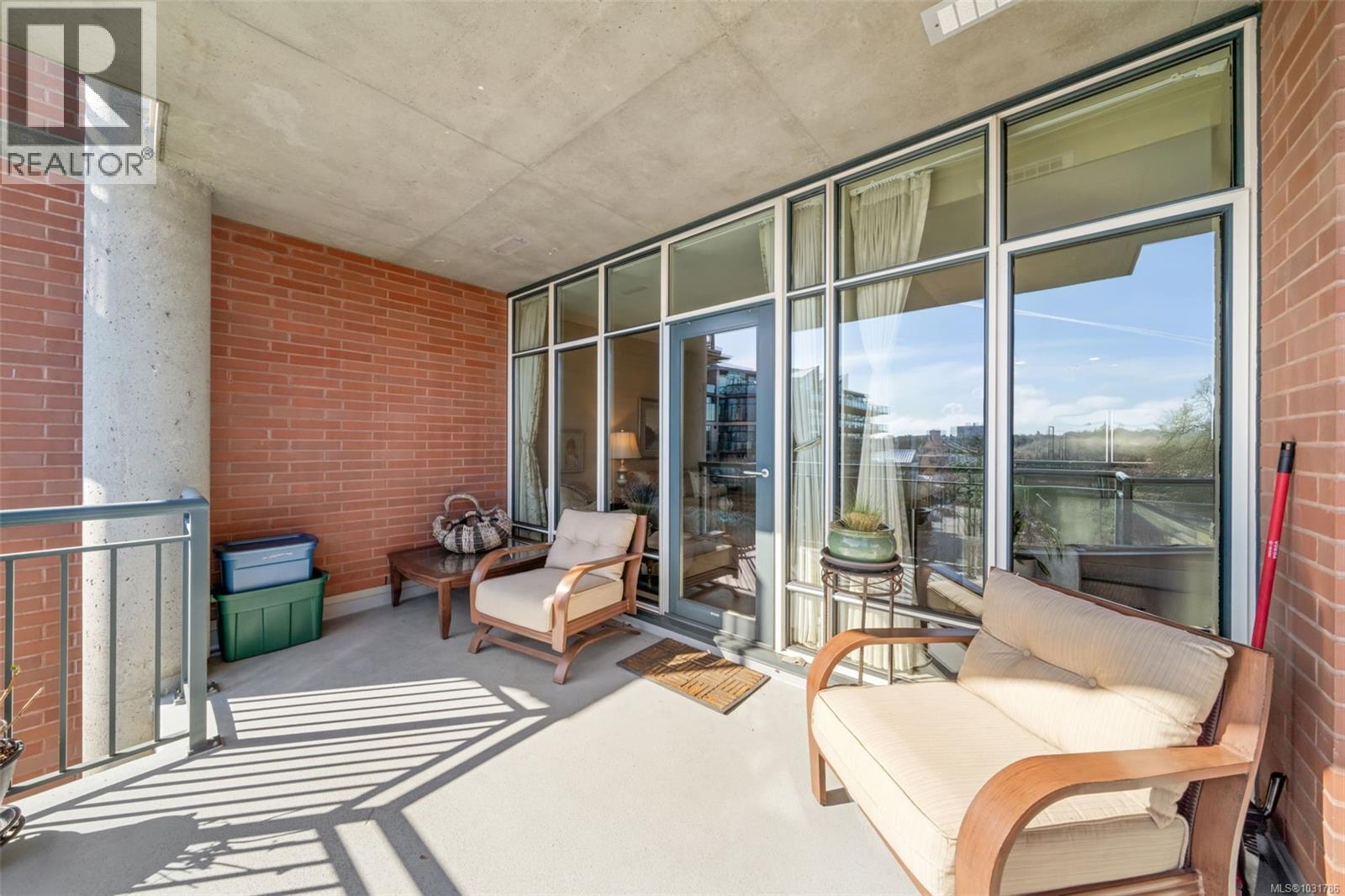 #628 21 DALLAS RD - 4