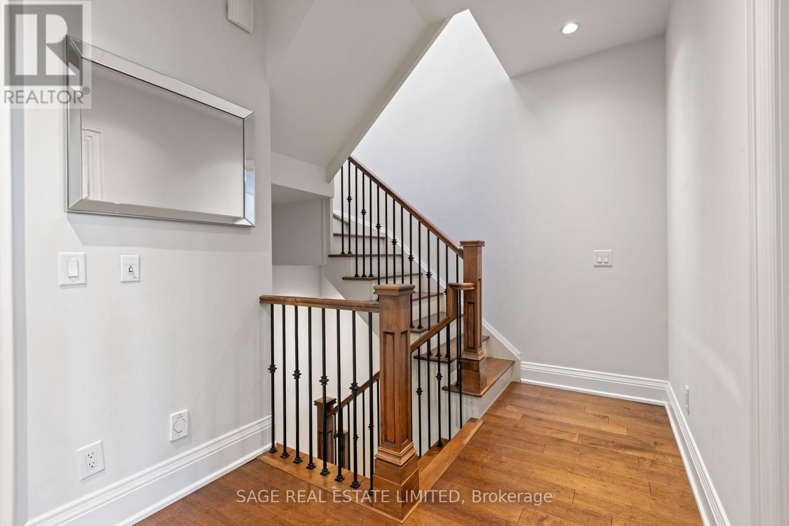 #TH#31 25 GREENVIEW AVENUE - 19