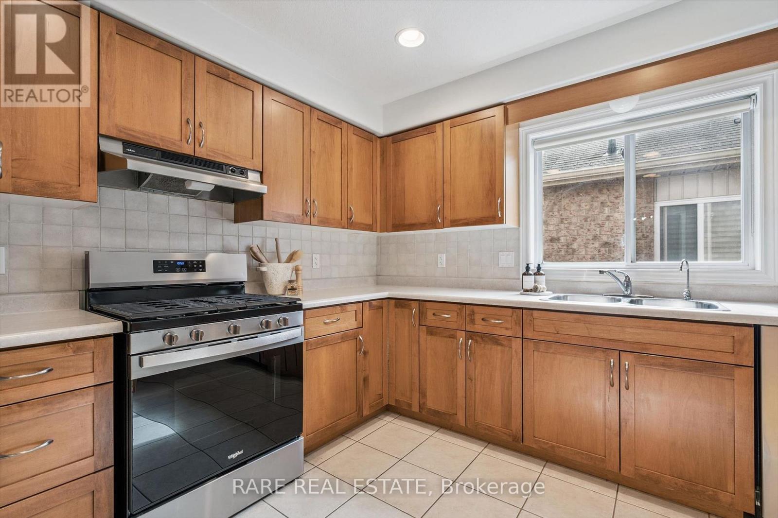 28 DAVIS STREET - 9