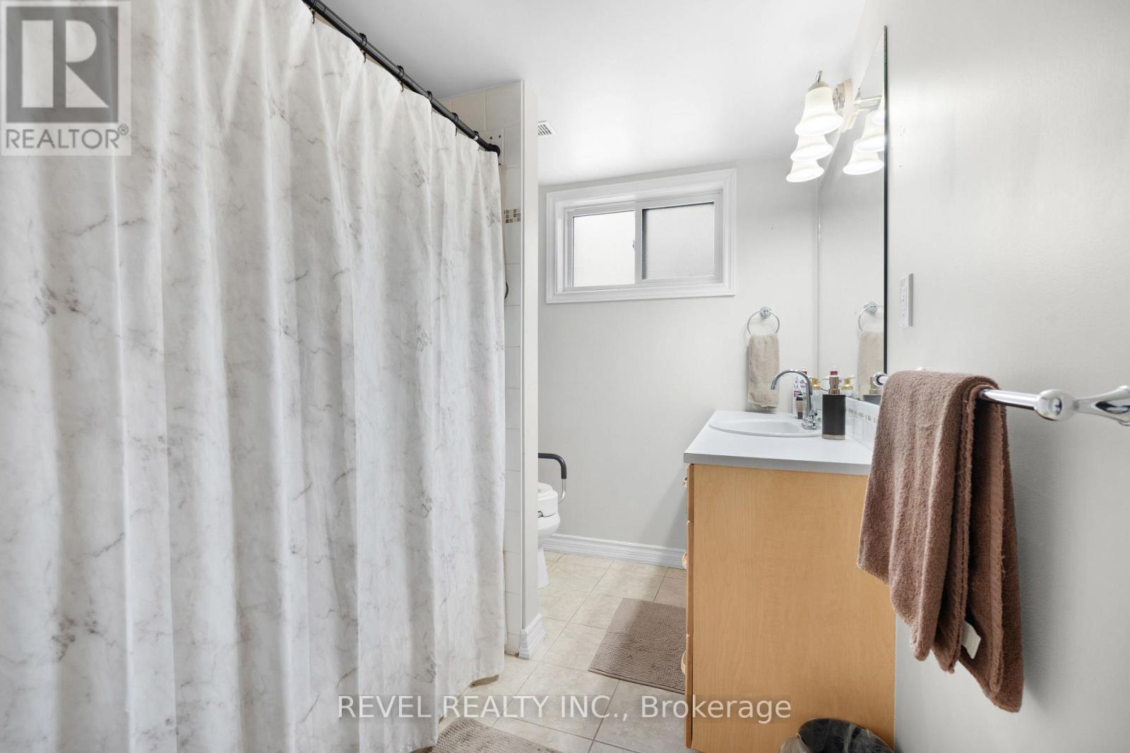 26 WILTSHIRE DRIVE - 36