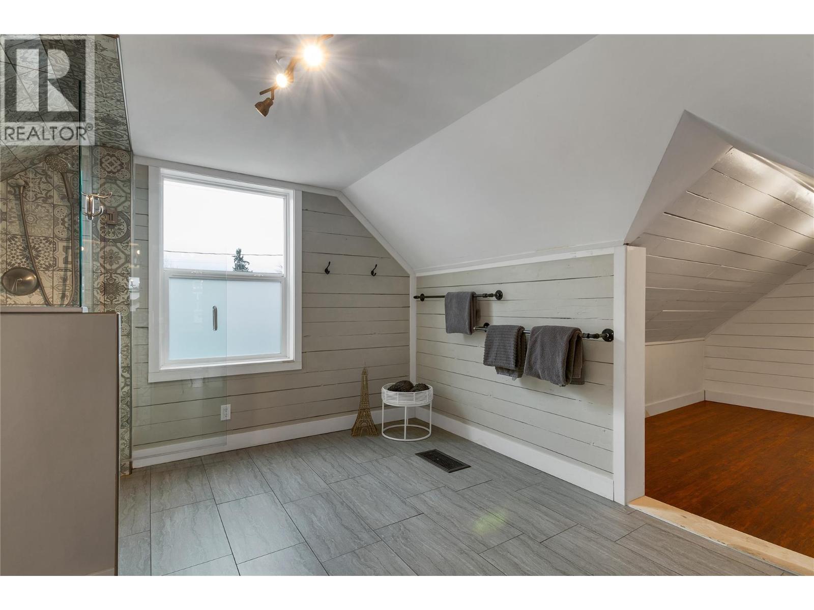 1505 32 Avenue, Vernon