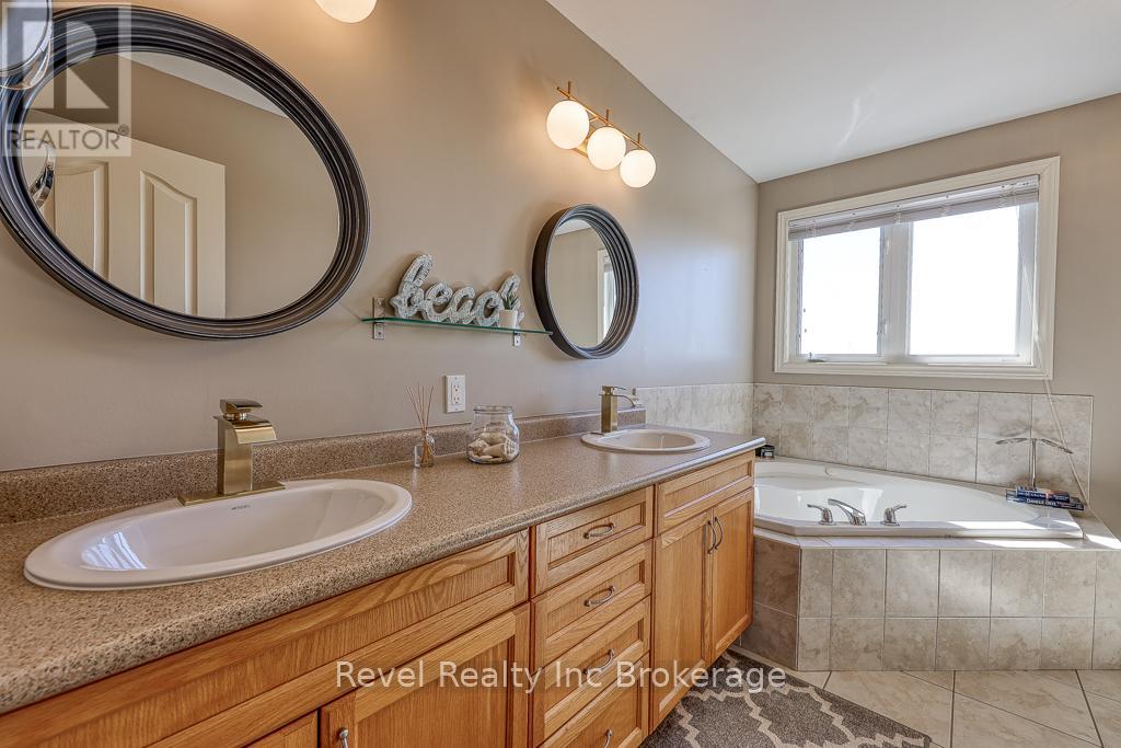 7 WOODHATCH CRESCENT — photo 22