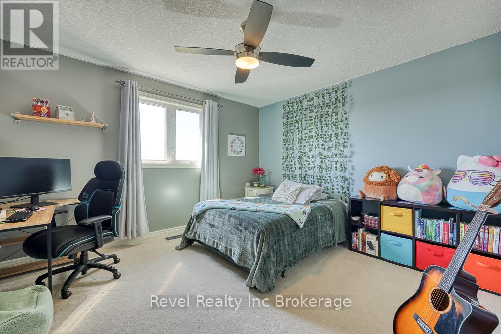 7 WOODHATCH CRESCENT — photo 24