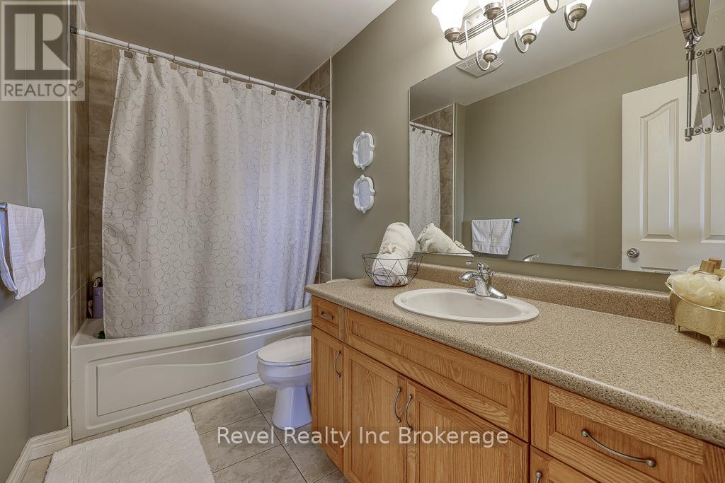 7 WOODHATCH CRESCENT — photo 26