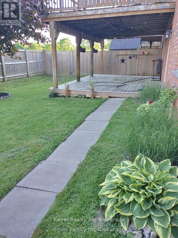 7 WOODHATCH CRESCENT — photo 40