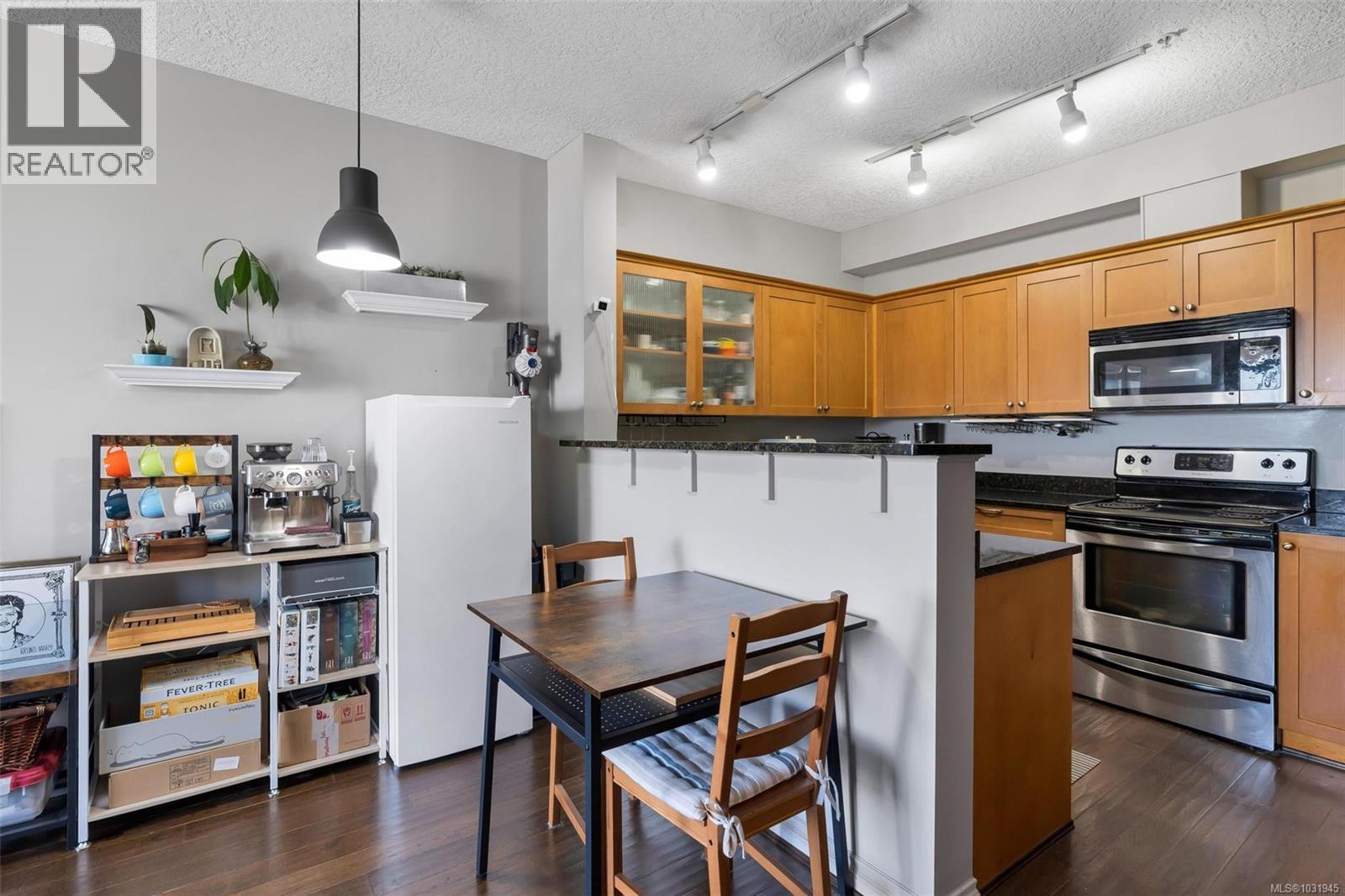 #205 820 SHORT ST - 4