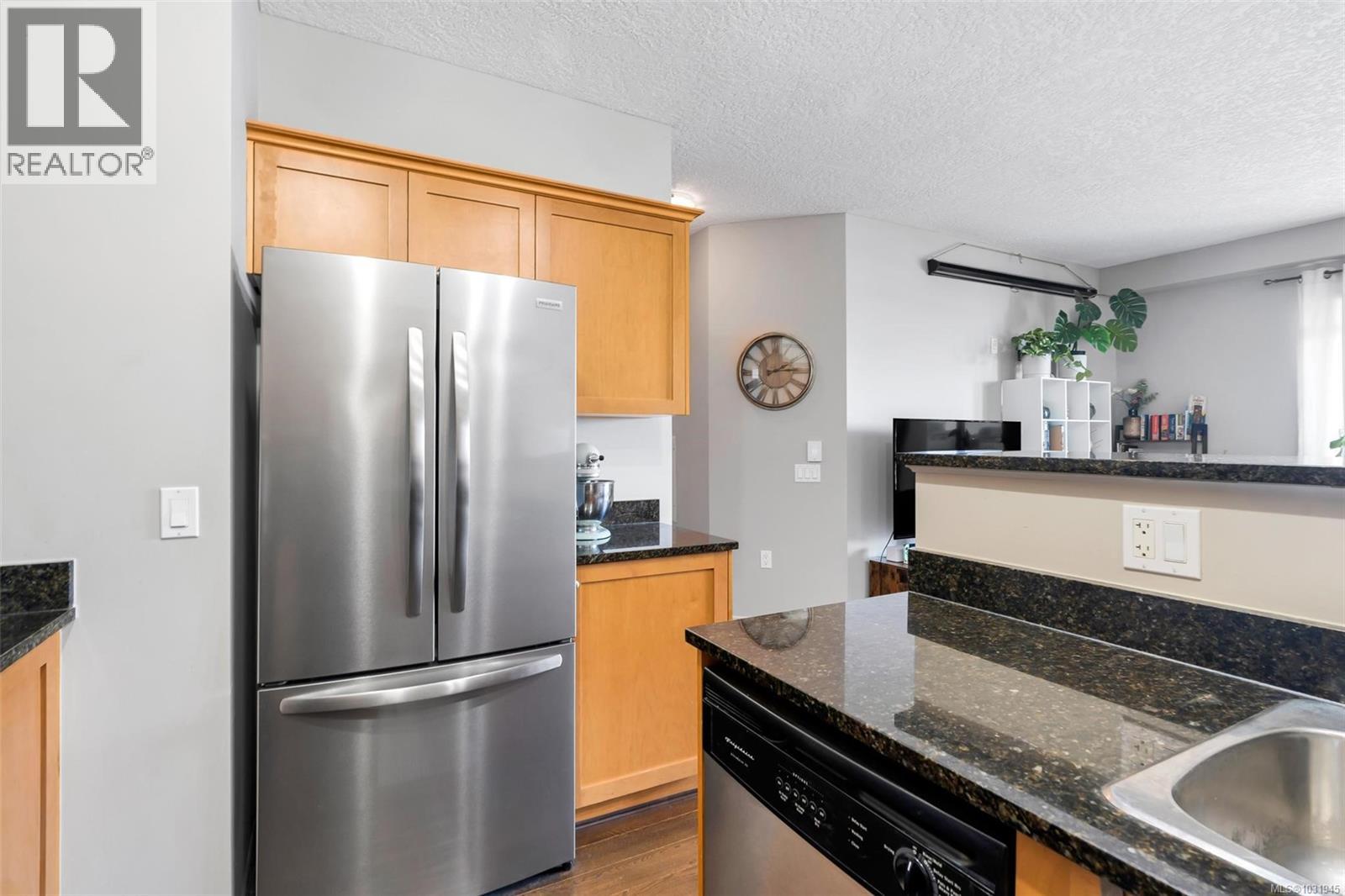 #205 820 SHORT ST - 8