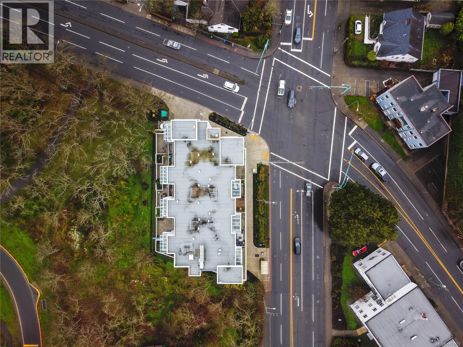  1303 Hillside Avenue, Victoria