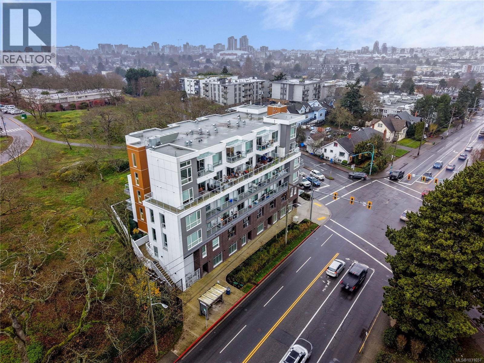  1303 Hillside Avenue, Victoria