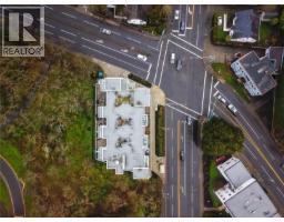 1303 Hillside Ave, Victoria, BC V8T2B3 Photo 19