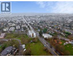 1303 Hillside Ave, Victoria, BC V8T2B3 Photo 20