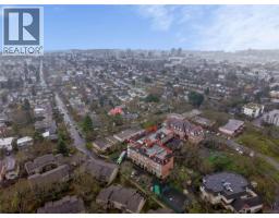 1303 Hillside Ave, Victoria, BC V8T2B3 Photo 21