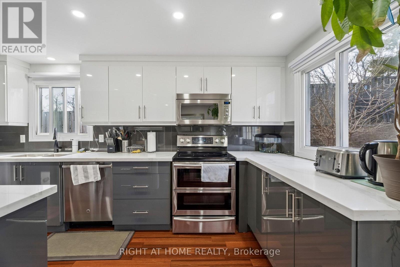 56 HEMINGWAY CRESCENT - 15