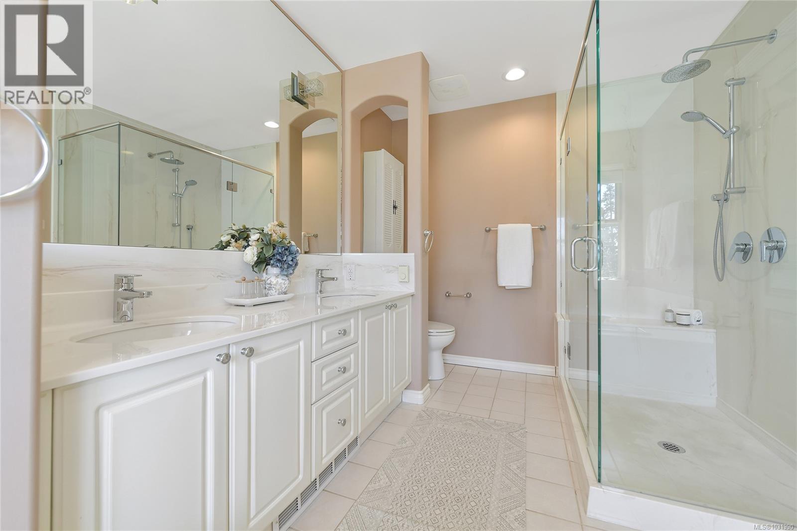 #13 520 MARSETT PL - 33