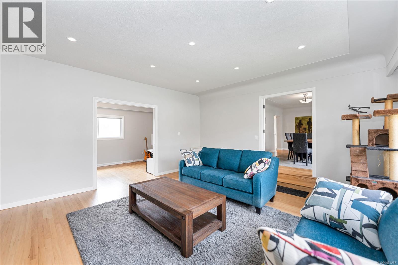  4345 Shelbourne Street, Saanich