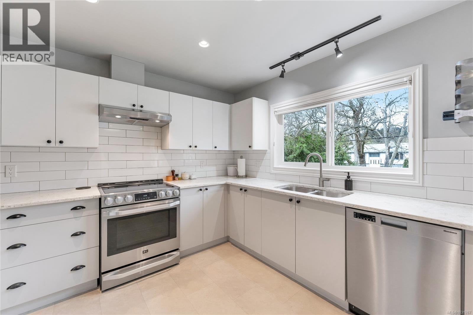  4345 Shelbourne Street, Saanich