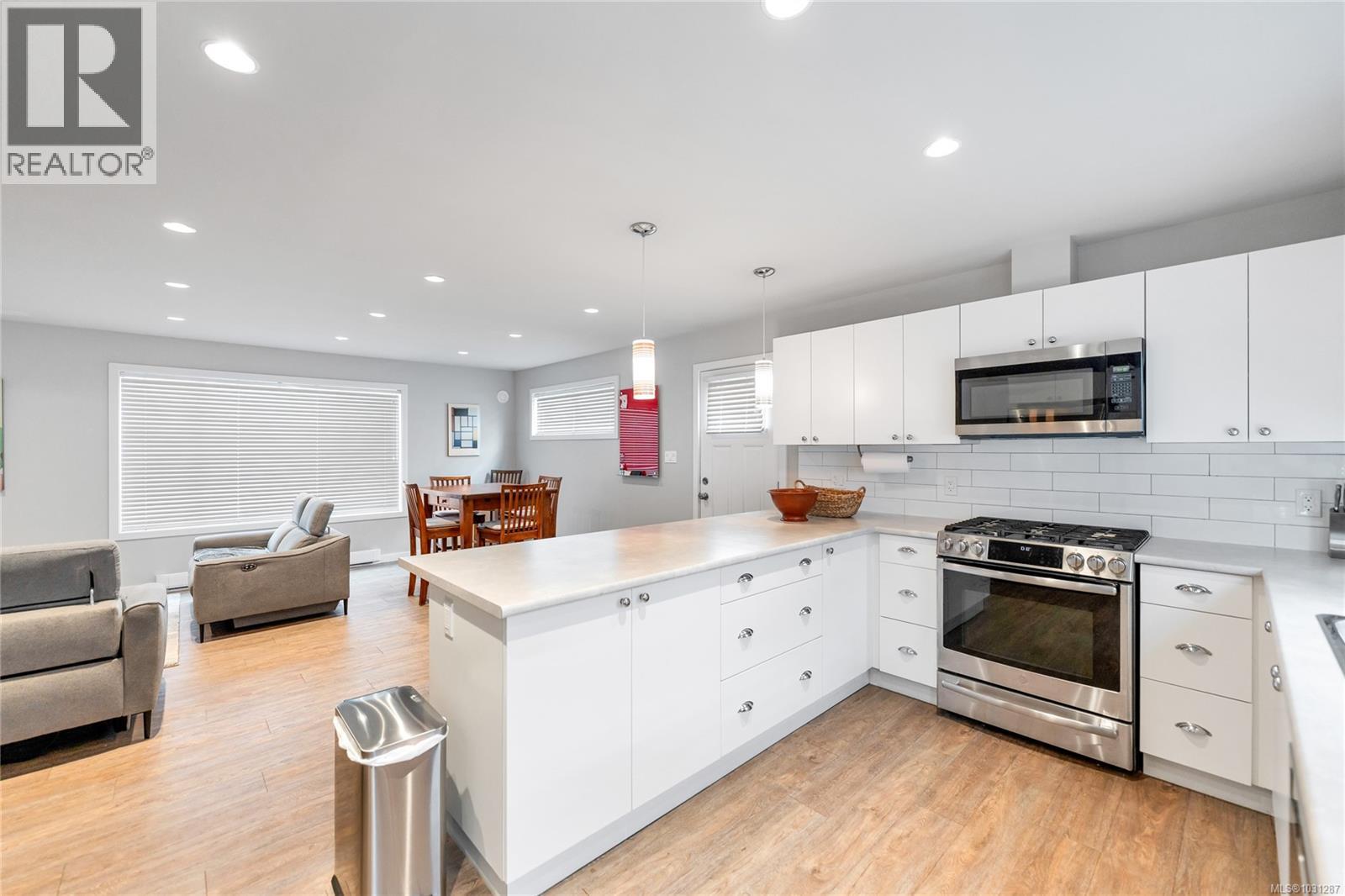  4345 Shelbourne Street, Saanich