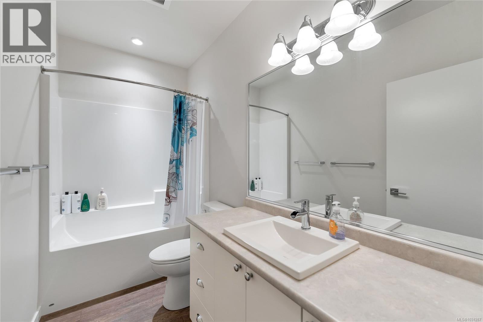  4345 Shelbourne Street, Saanich