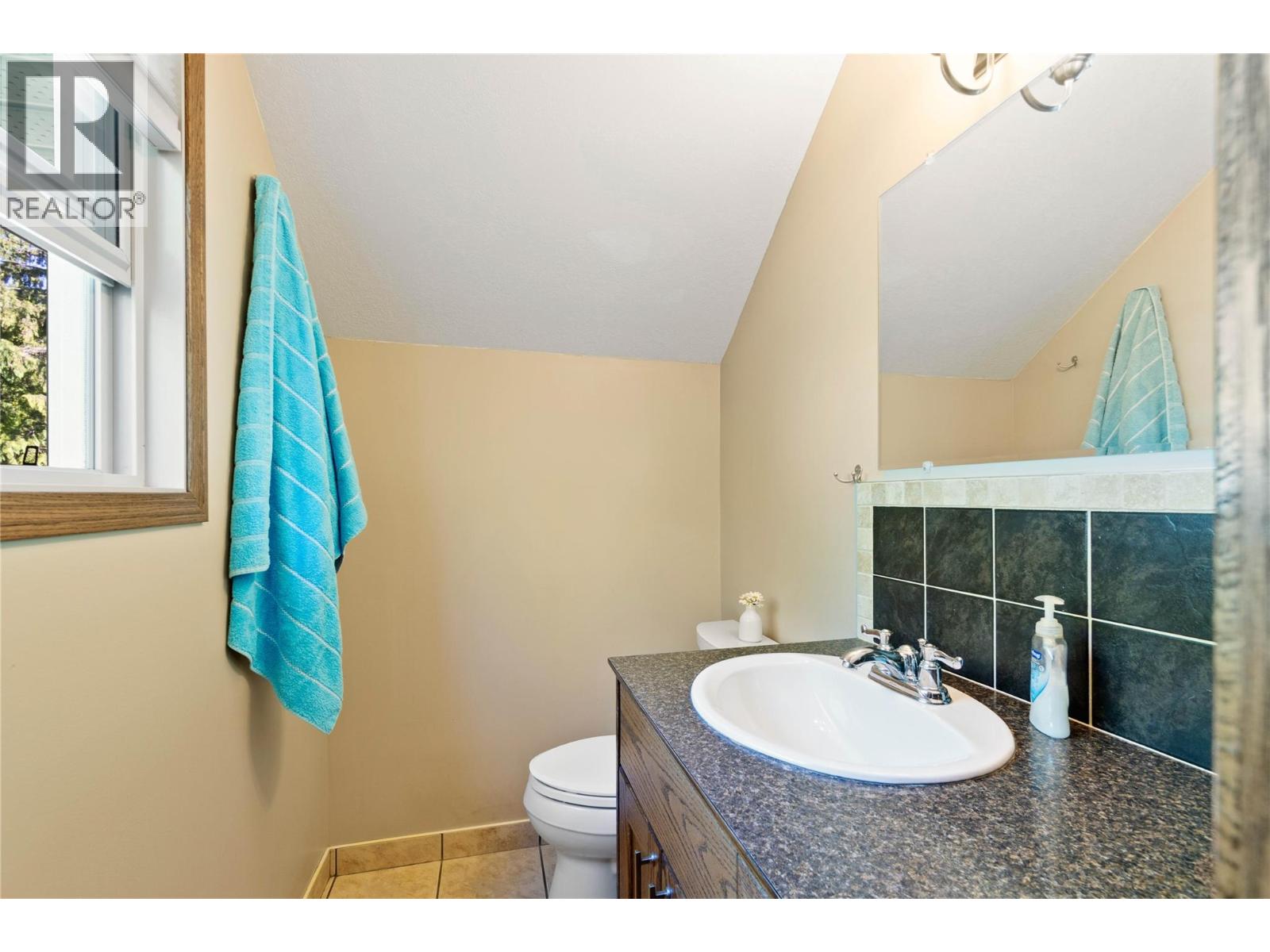 #12 & 13 9000 SEYMOUR ARM MAIN FSR - 33