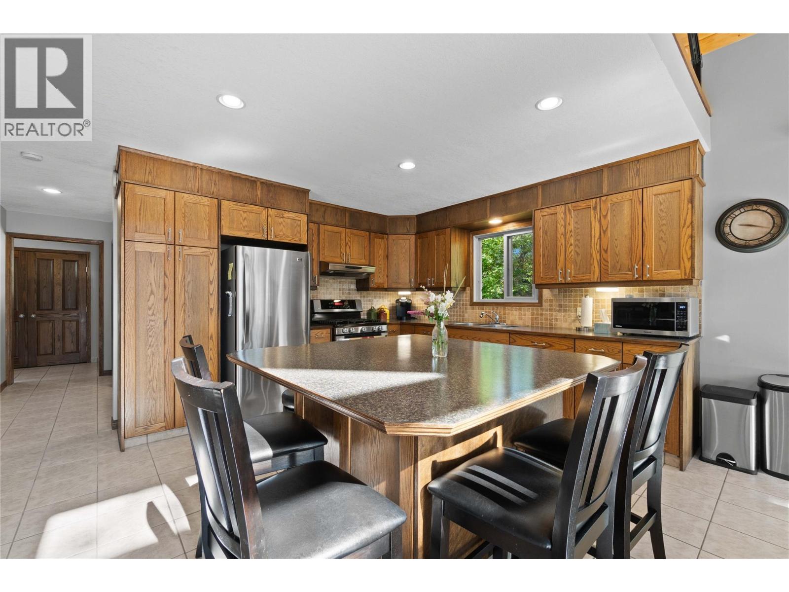 #12 & 13 9000 SEYMOUR ARM MAIN FSR - 19