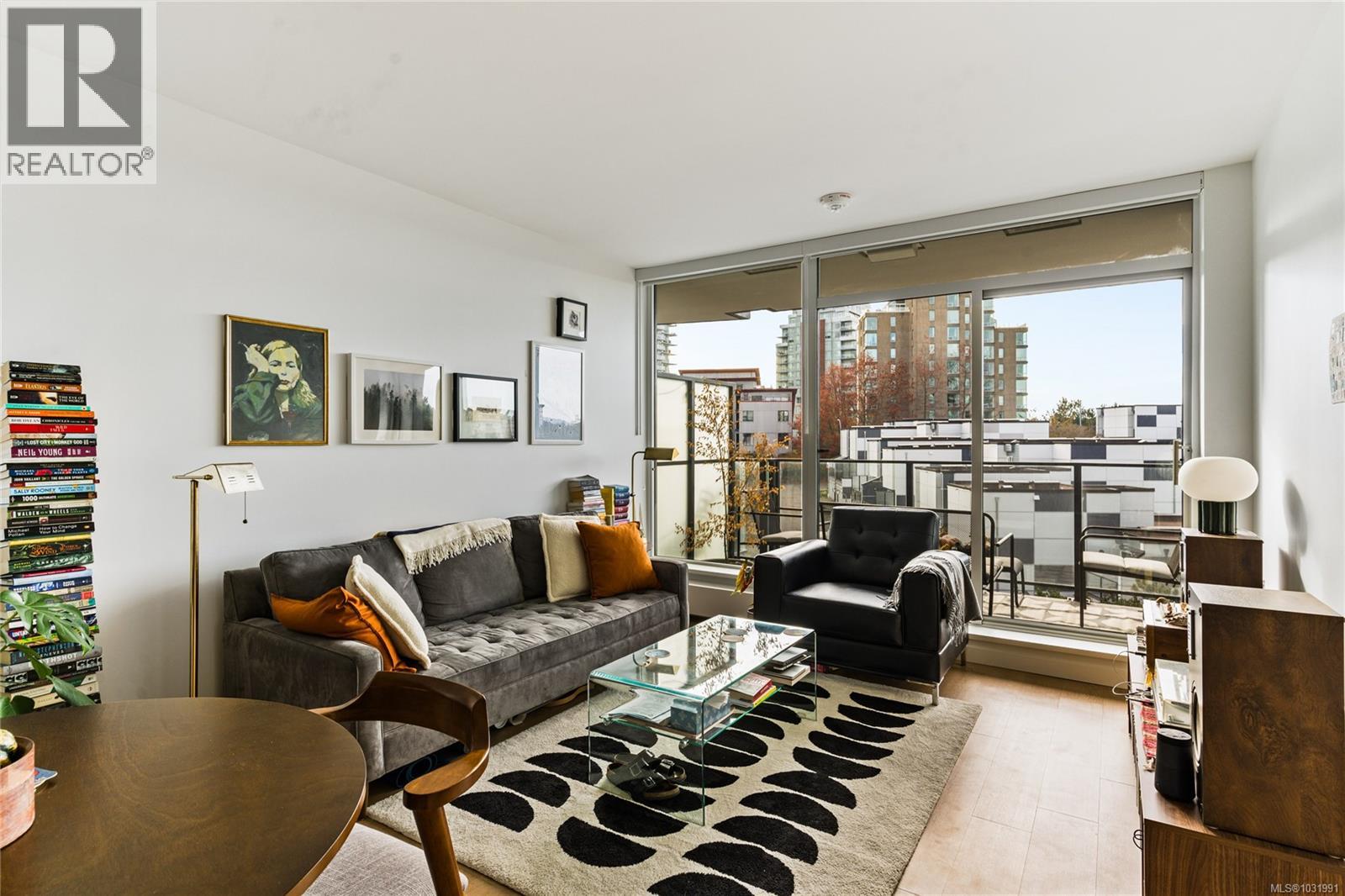 #507 369 TYEE RD - 4