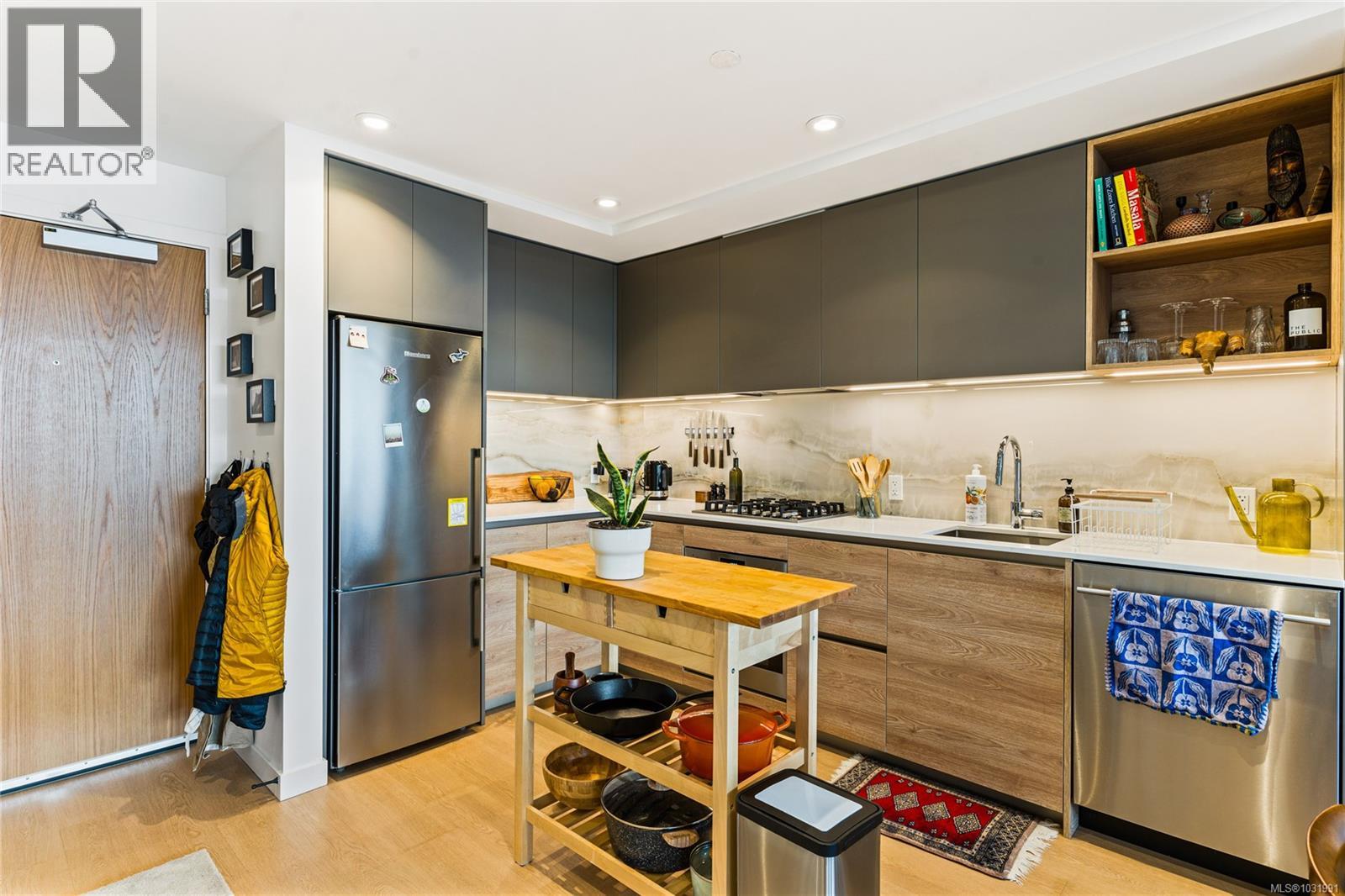 #507 369 TYEE RD - 7