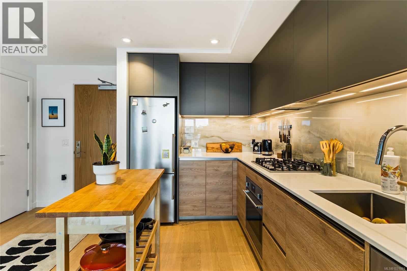 #507 369 TYEE RD - 9