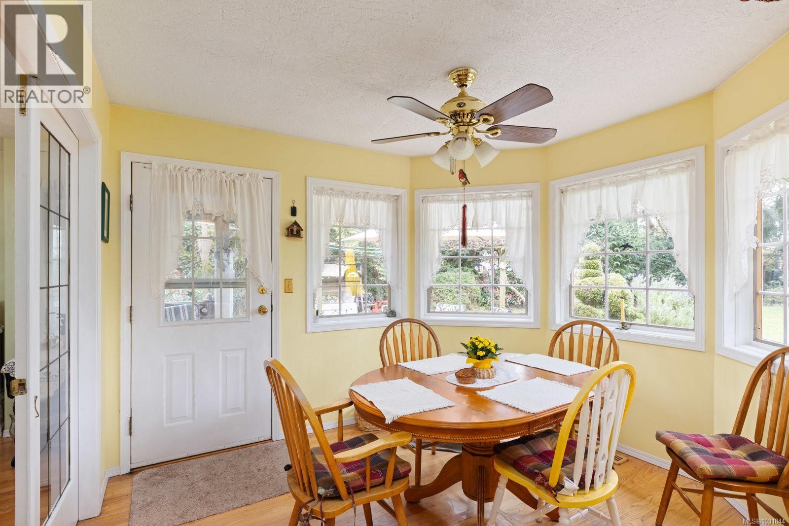  2832 Cadboro Bay Road, Oak Bay