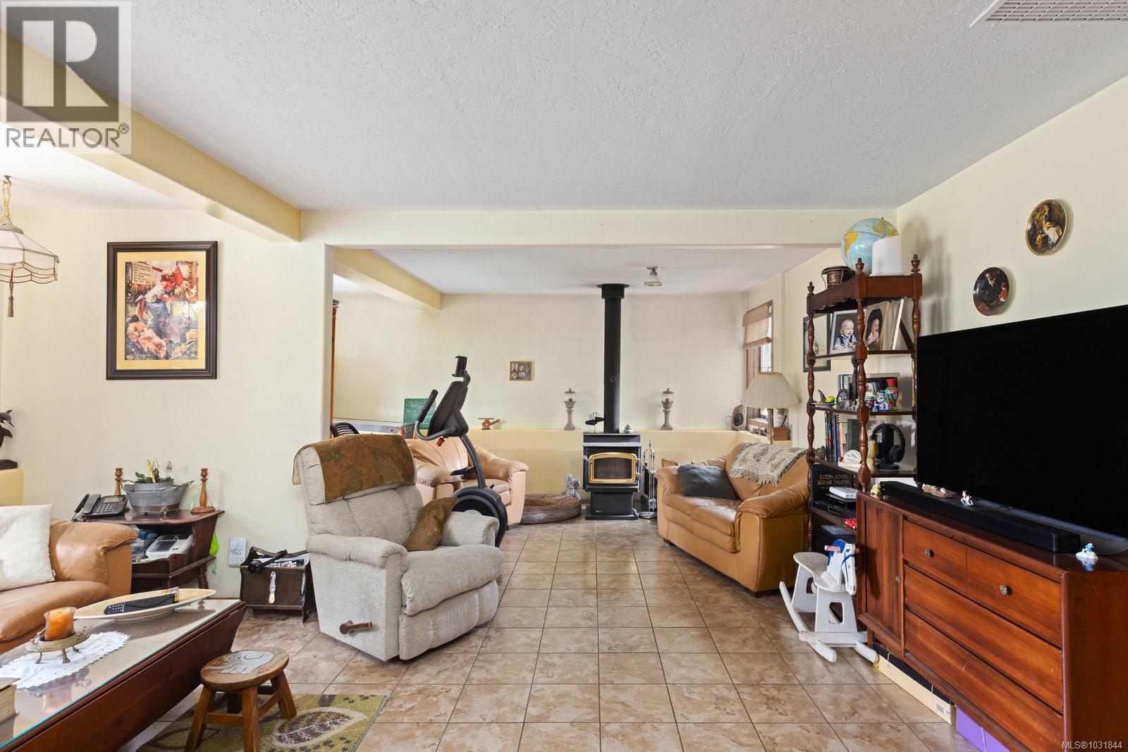  2832 Cadboro Bay Road, Oak Bay