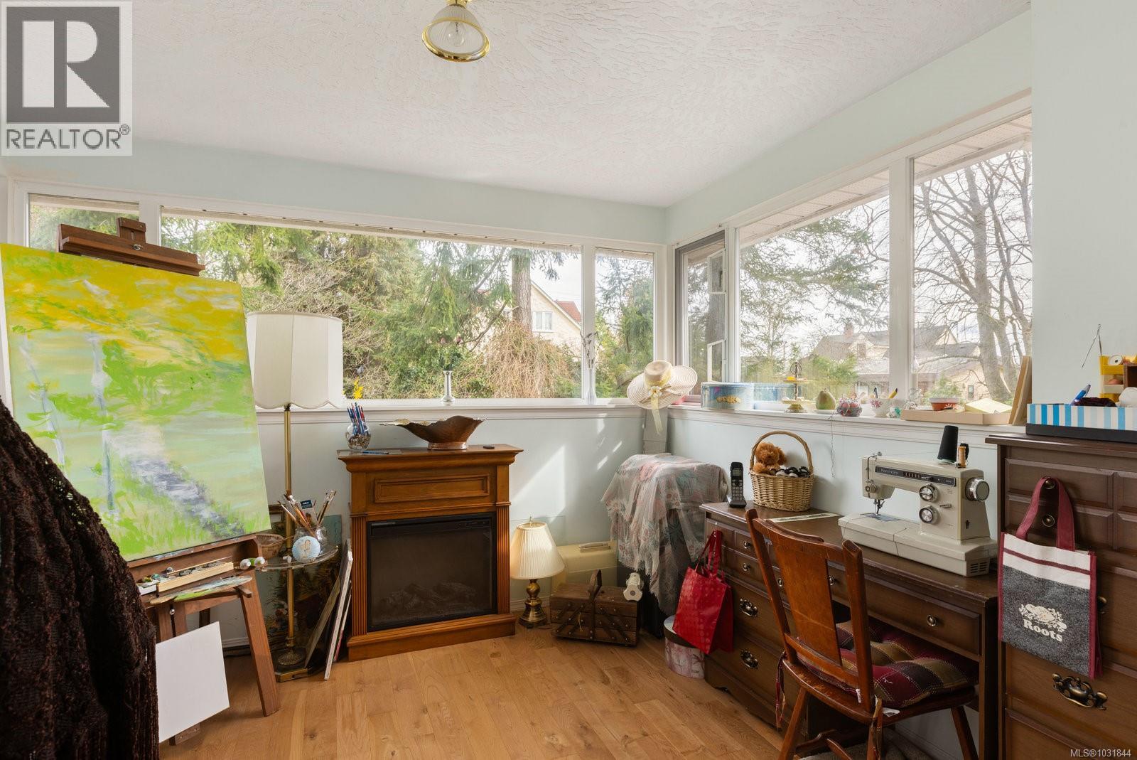  2832 Cadboro Bay Road, Oak Bay