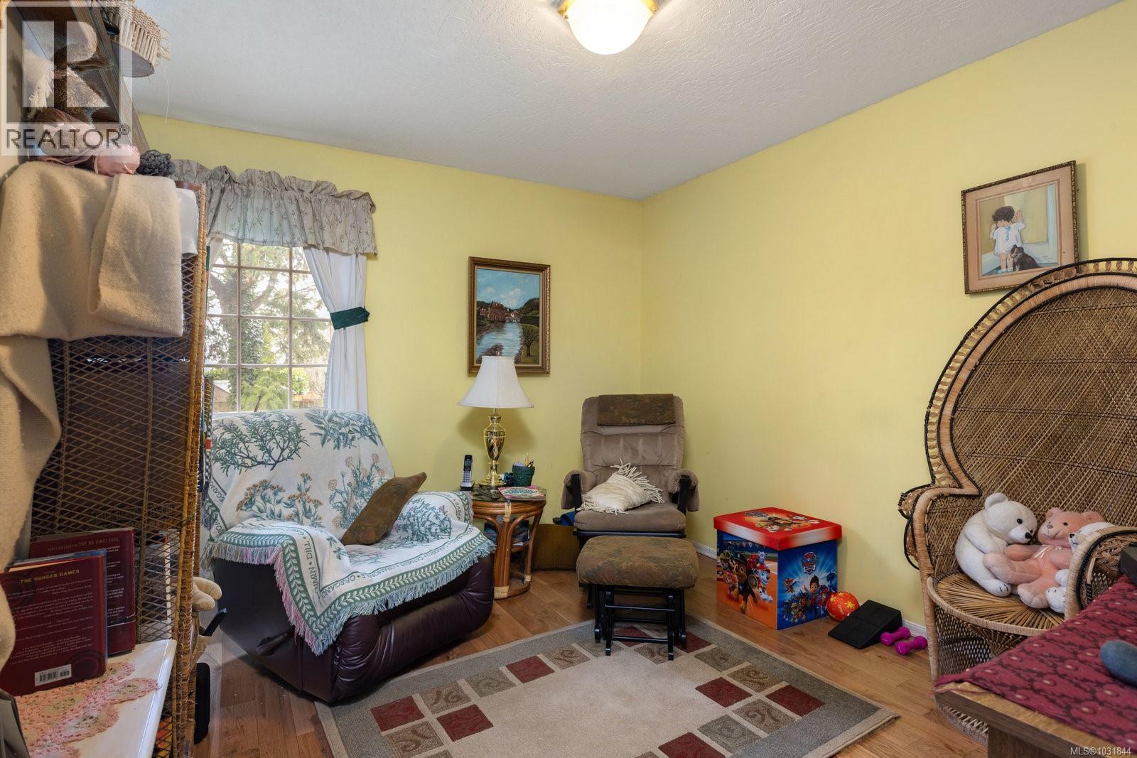  2832 Cadboro Bay Road, Oak Bay