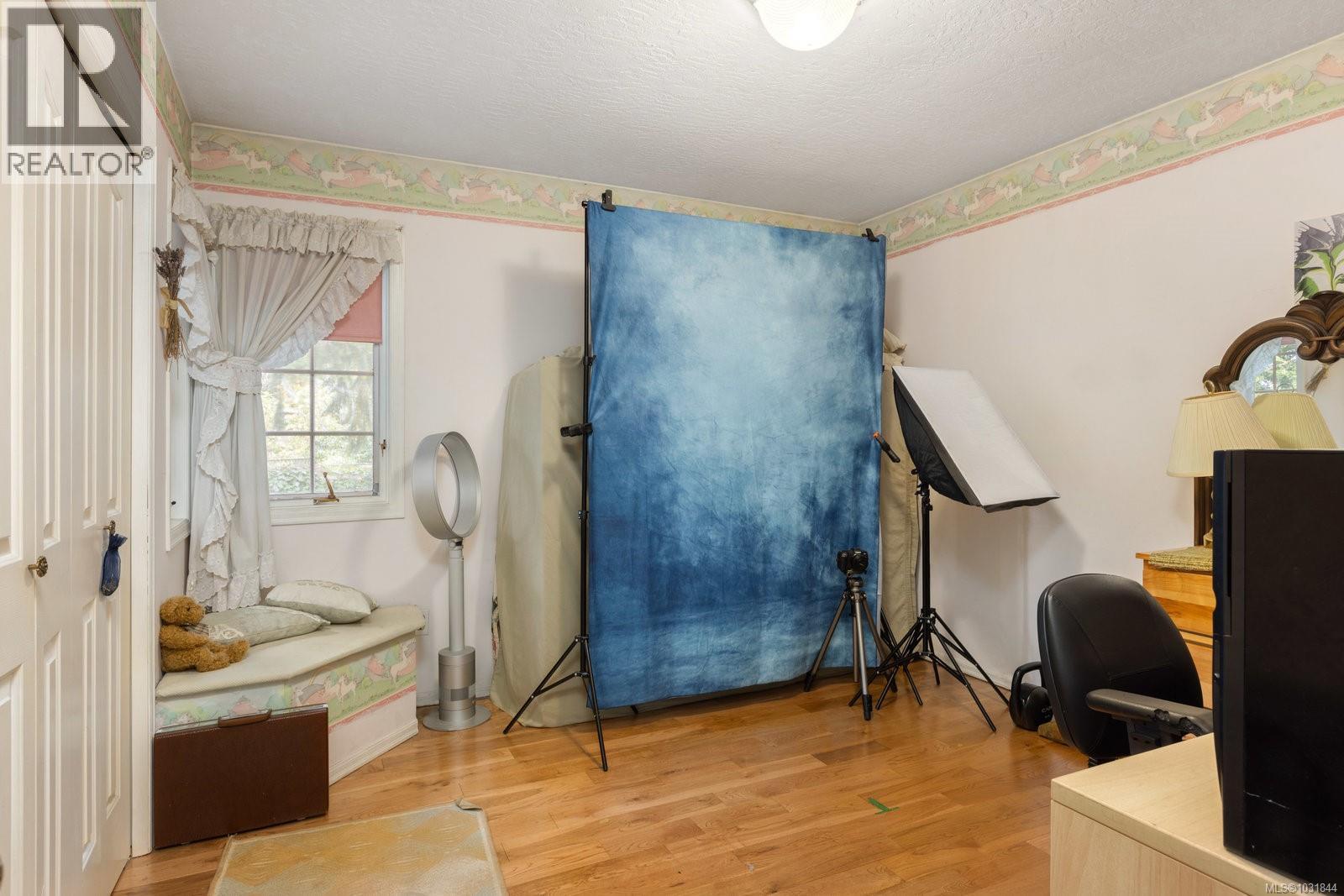  2832 Cadboro Bay Road, Oak Bay