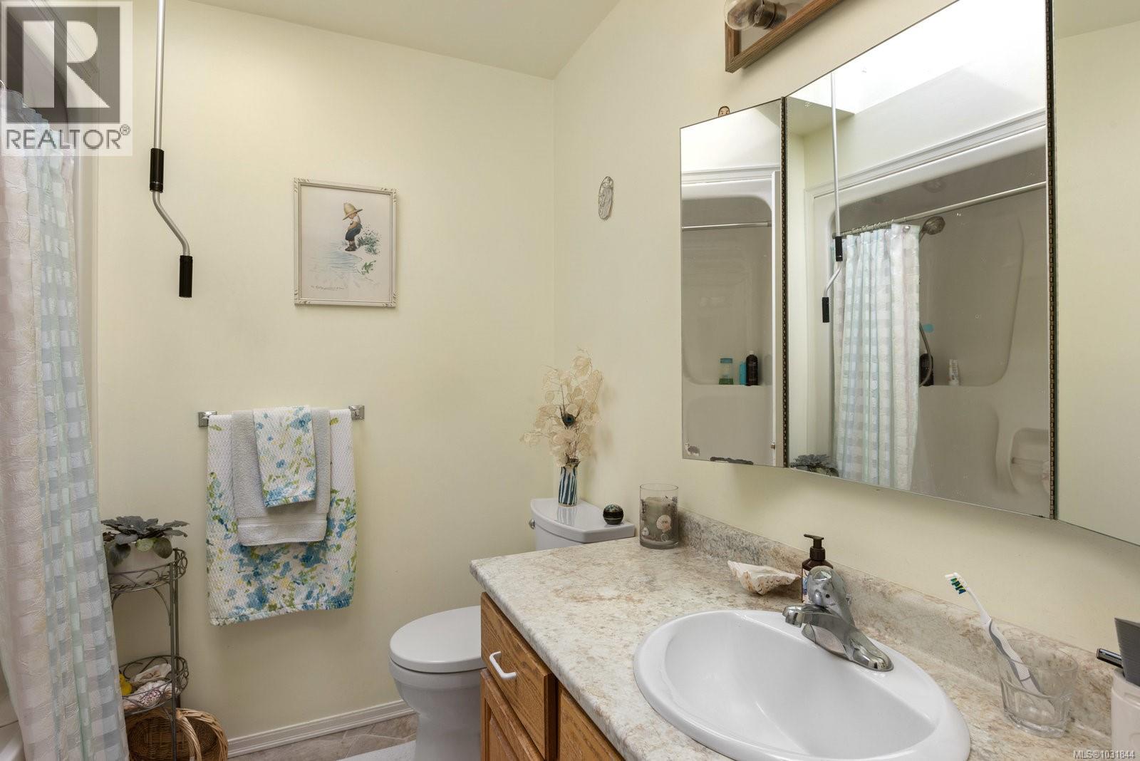  2832 Cadboro Bay Road, Oak Bay