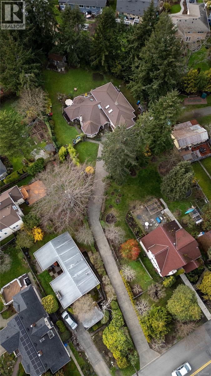  2832 Cadboro Bay Road, Oak Bay