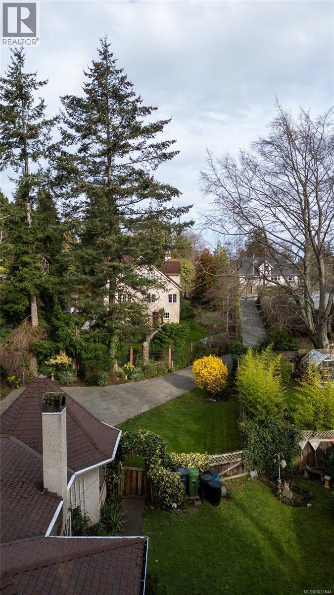  2832 Cadboro Bay Road, Oak Bay