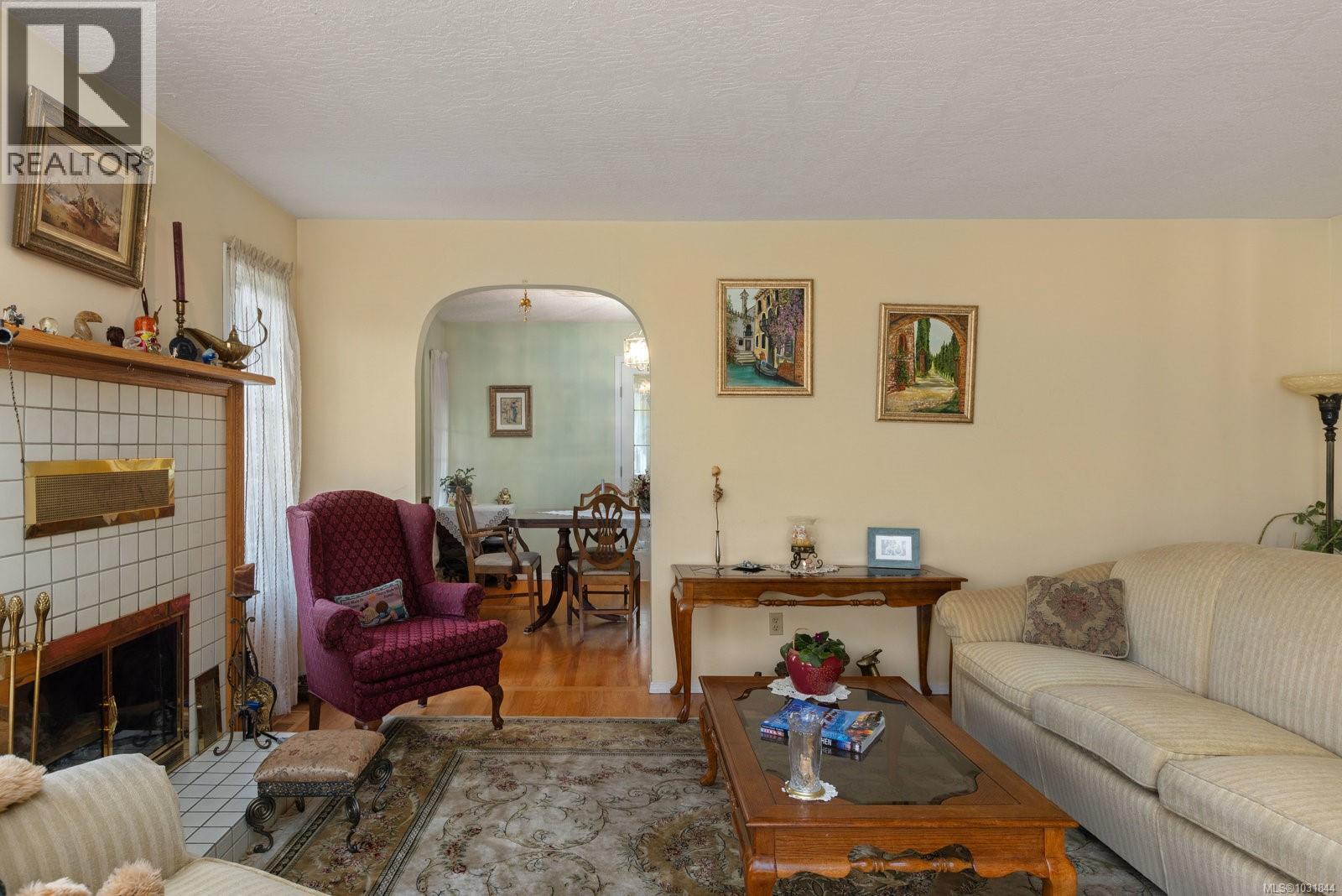  2832 Cadboro Bay Road, Oak Bay