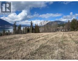 2351 Lakeshore Road Ne, Salmon Arm, BC V1E3X9 Photo 12