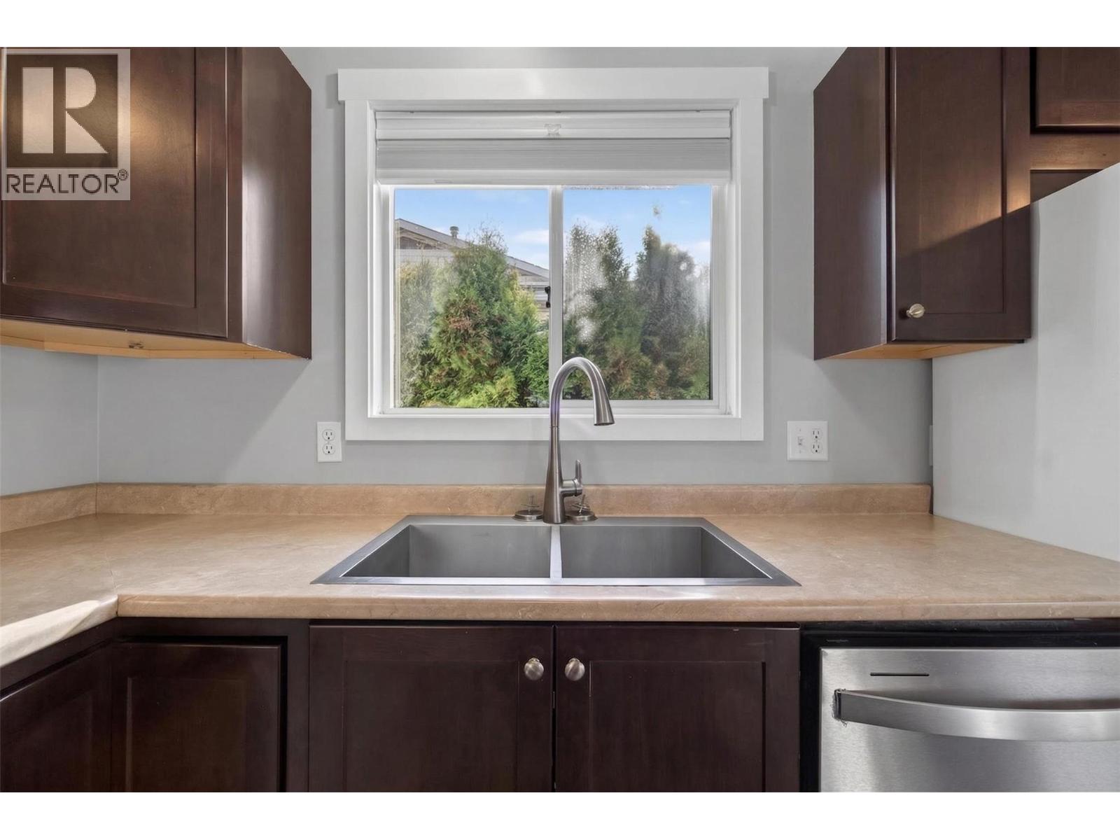 1453 OKANAGAN AVENUE NE - 25