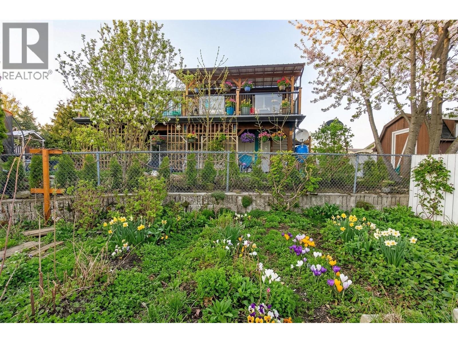  1453 Okanagan Avenue Northeast, Salmon Arm