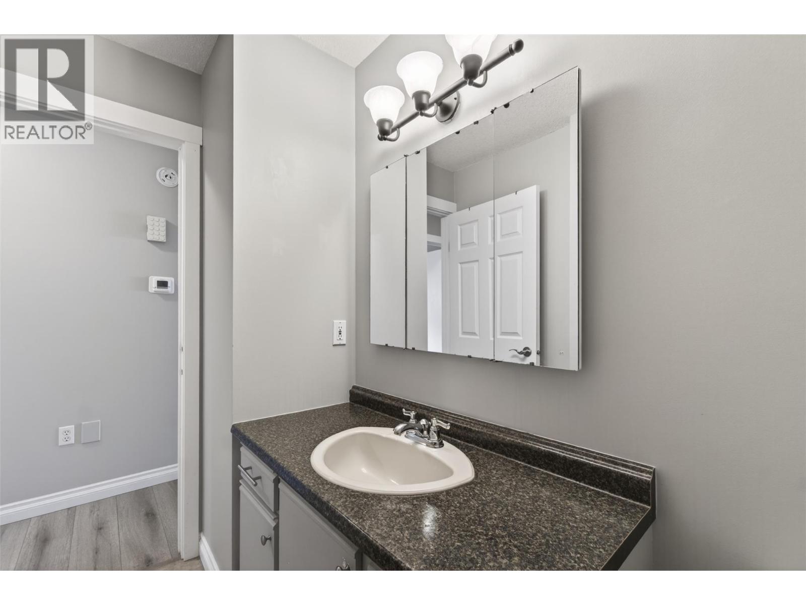 1453 OKANAGAN AVENUE NE - 17