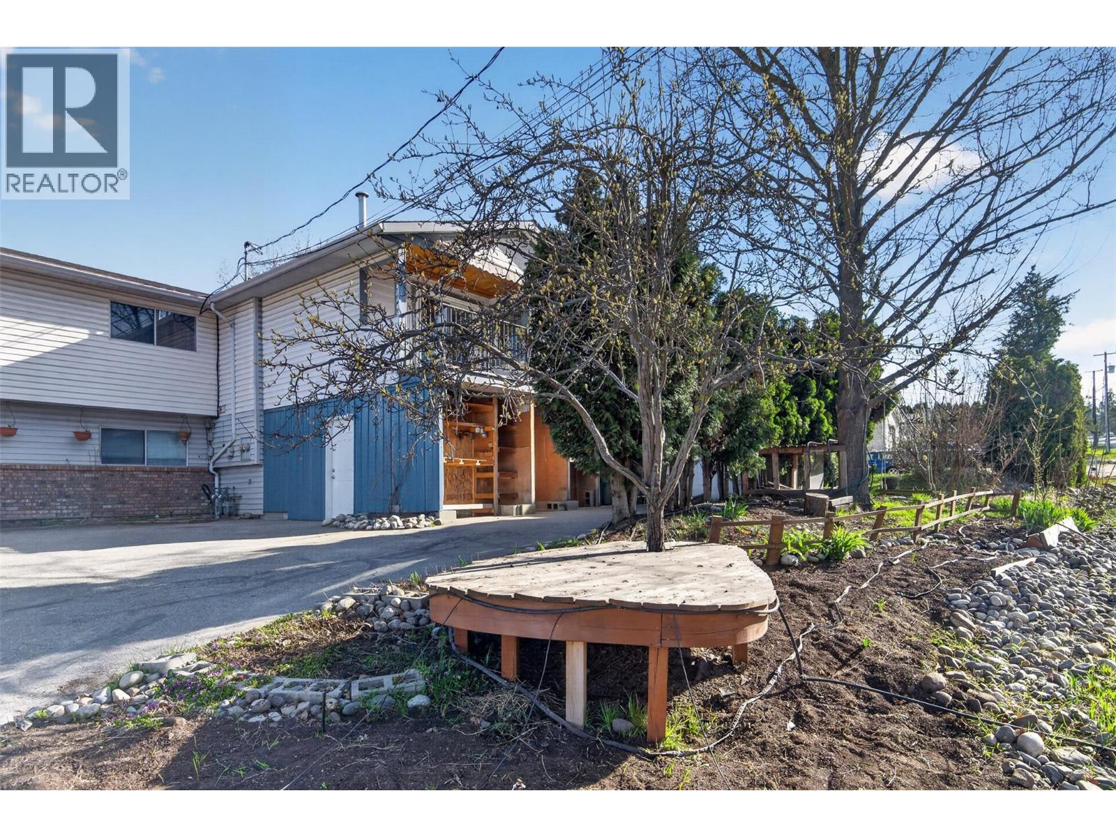 1453 OKANAGAN AVENUE NE - 77