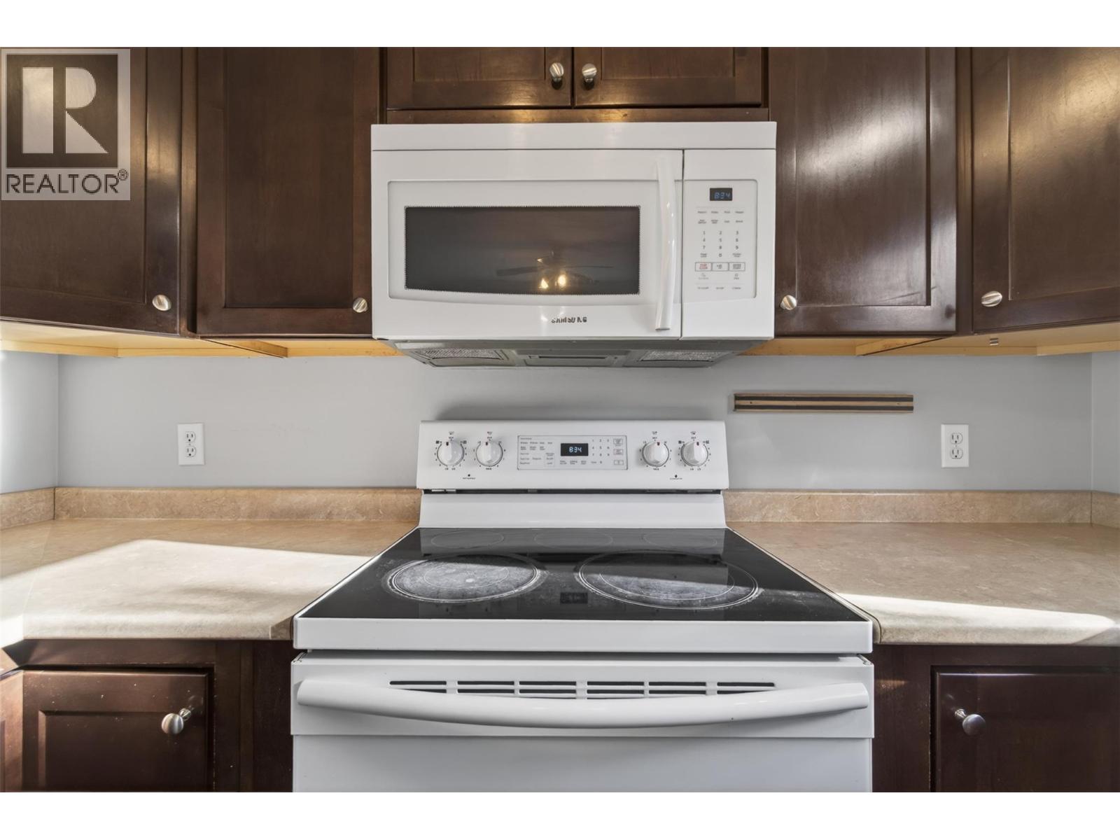 1453 OKANAGAN AVENUE NE - 26