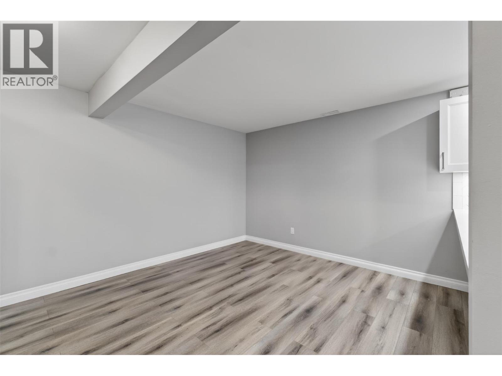 1453 OKANAGAN AVENUE NE - 36