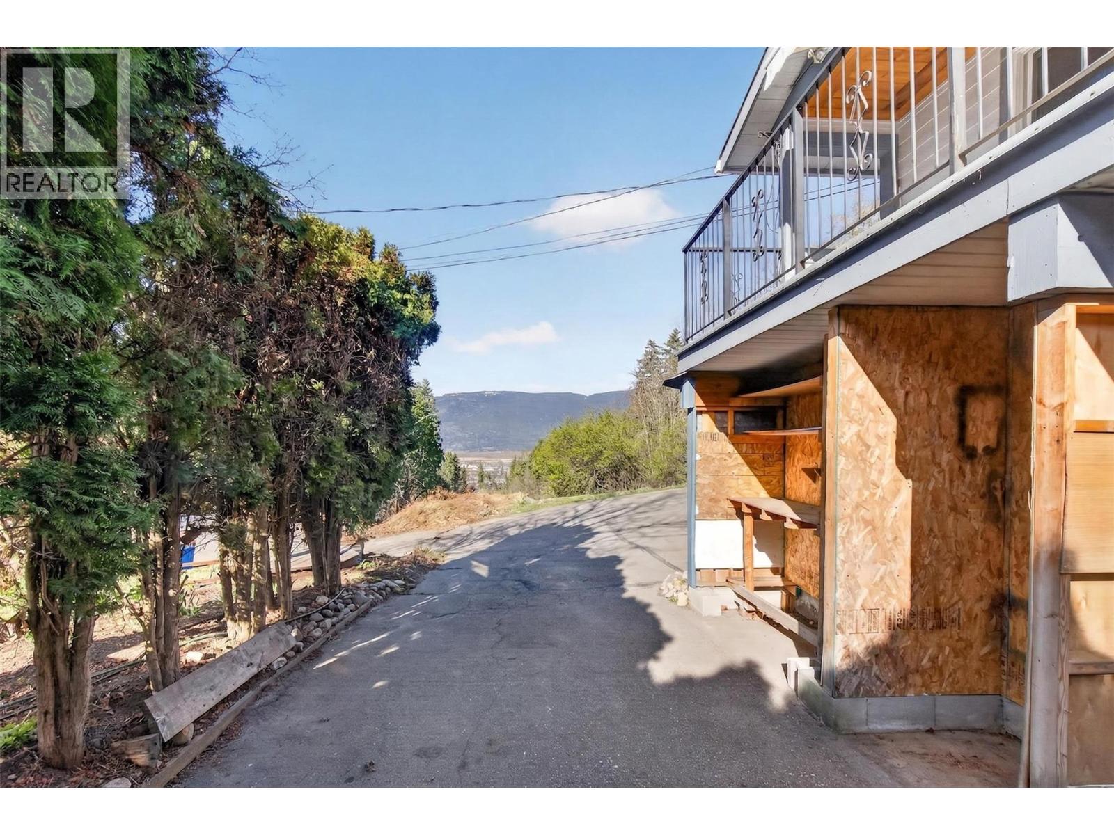 1453 OKANAGAN AVENUE NE - 73