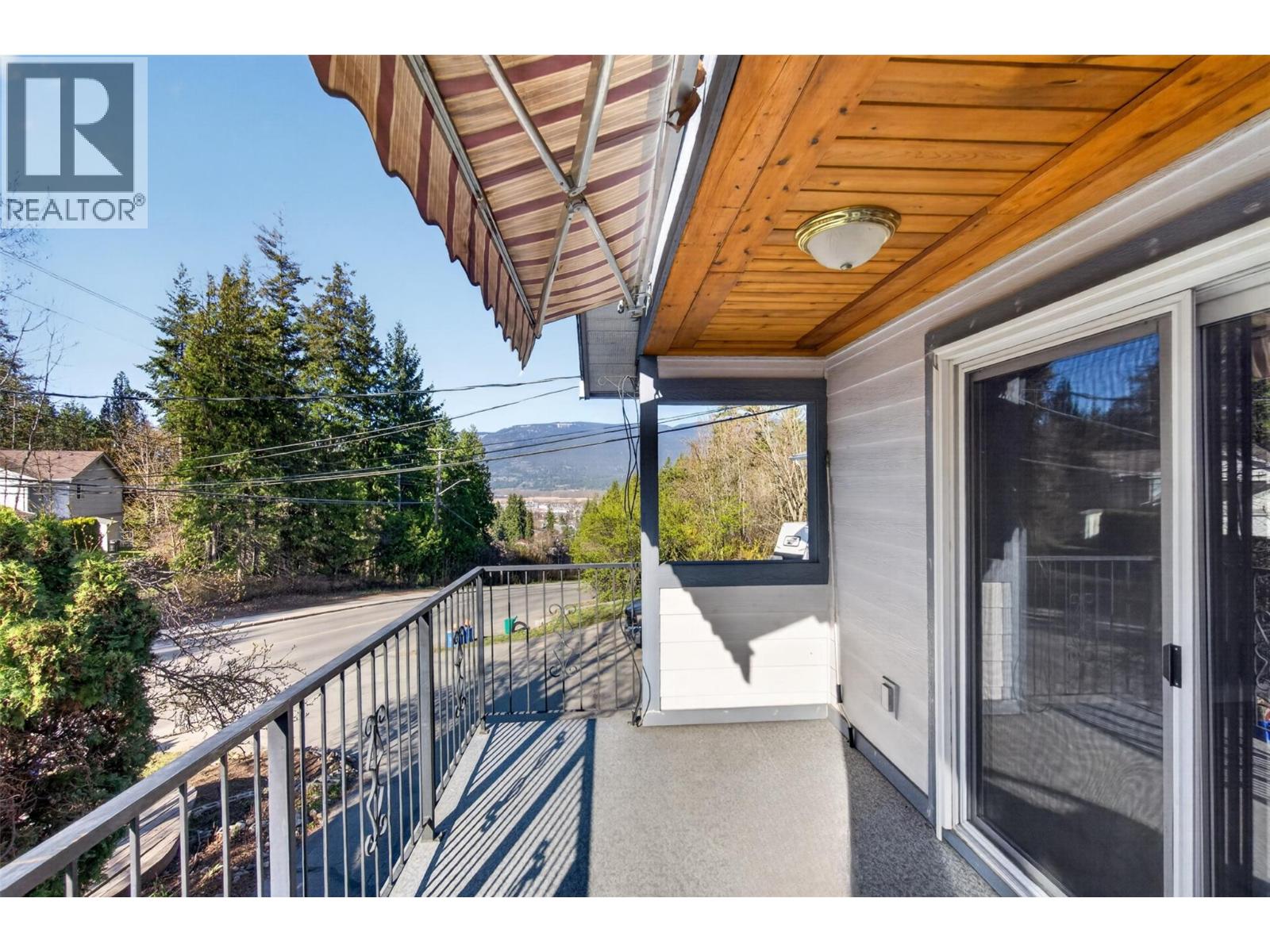 1453 OKANAGAN AVENUE NE - 57