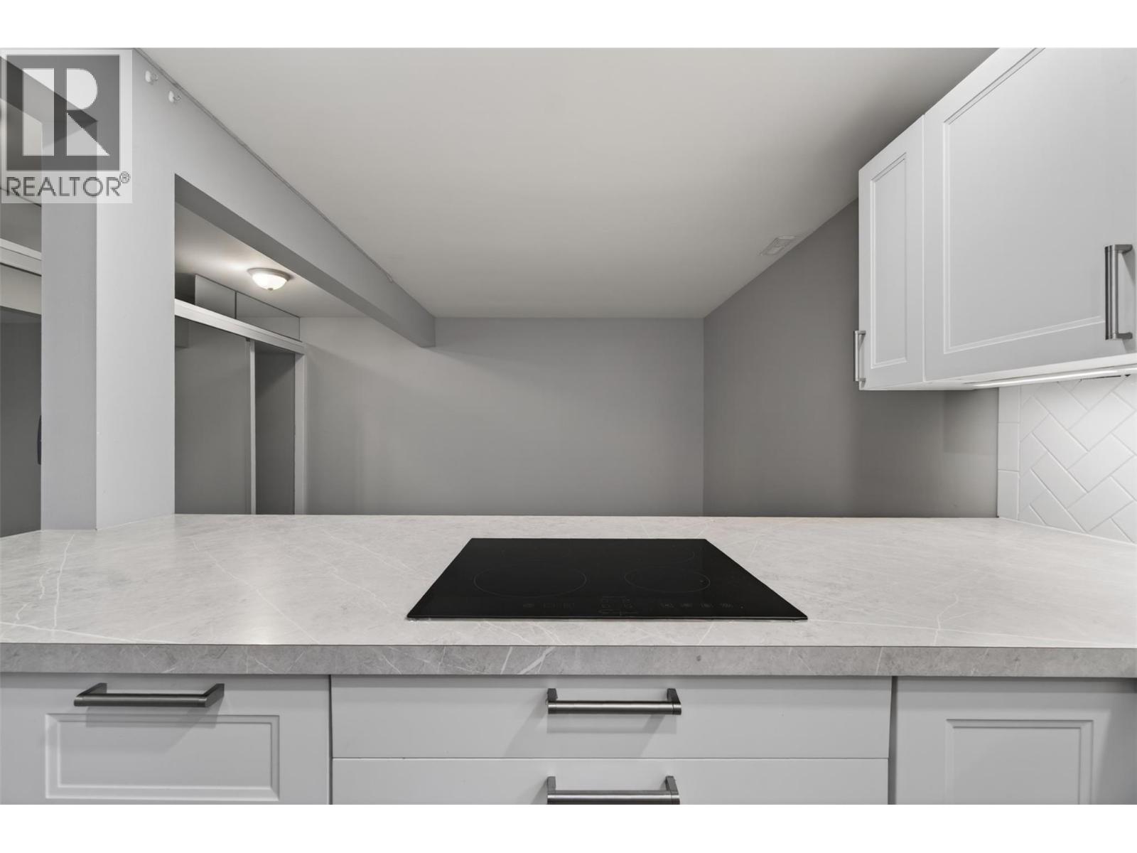 1453 OKANAGAN AVENUE NE - 35