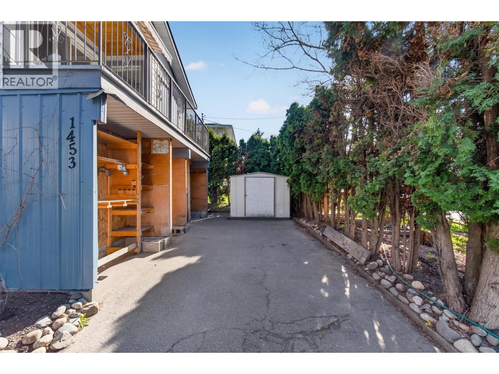 1453 OKANAGAN AVENUE NE - 69