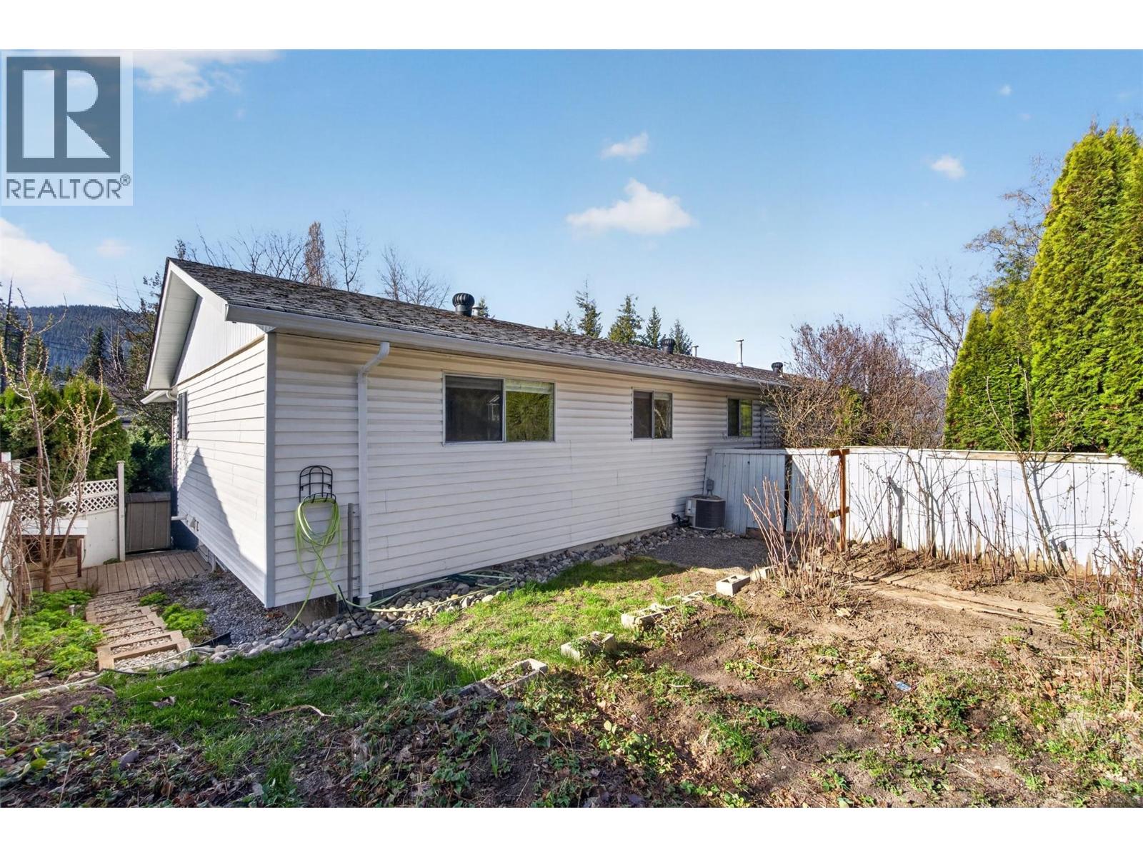 1453 OKANAGAN AVENUE NE - 66