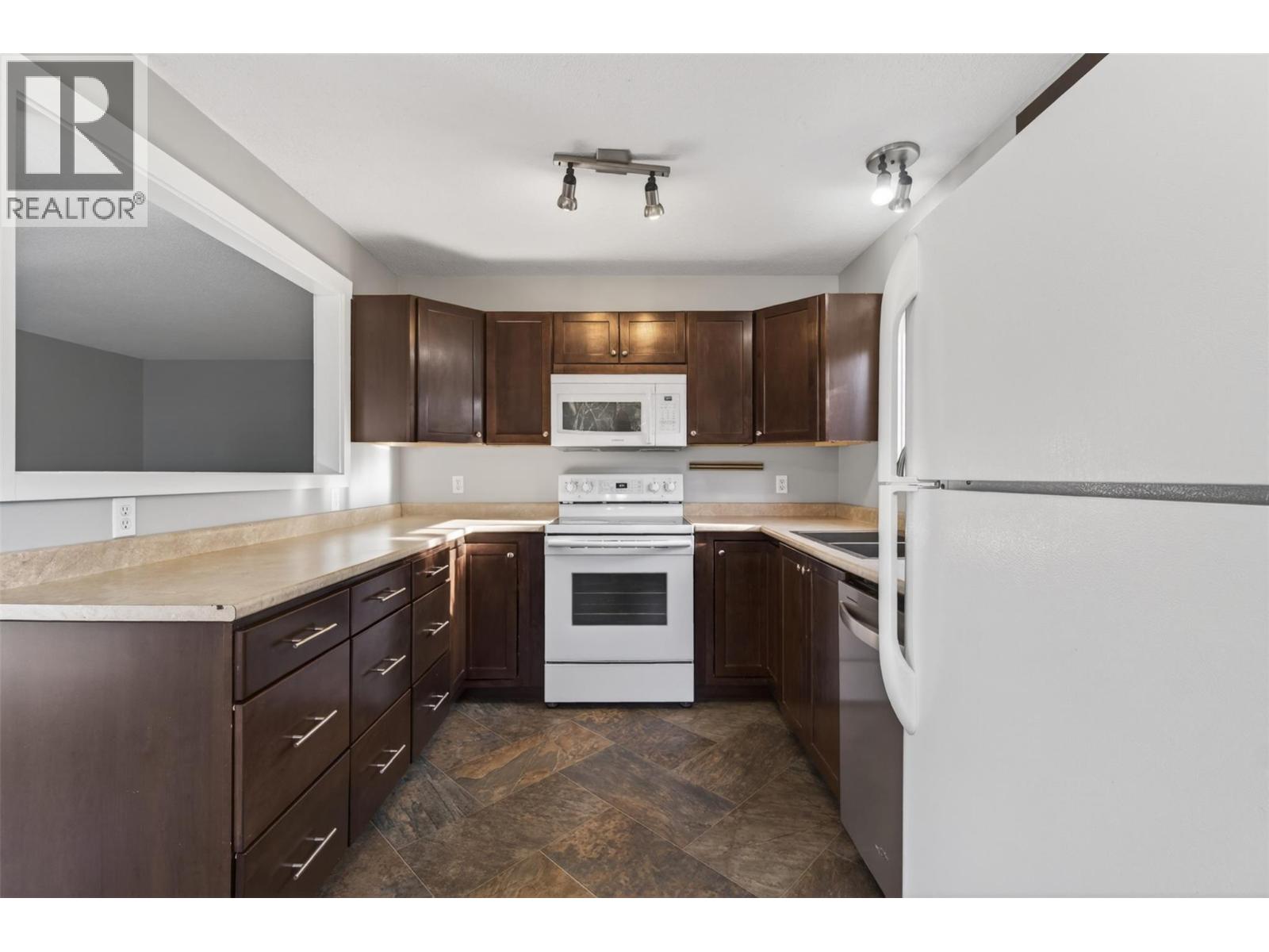 1453 OKANAGAN AVENUE NE - 23